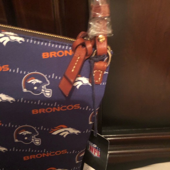 NWT Dooney and Bourke Denver Broncos cross bag - Picture 4 of 6